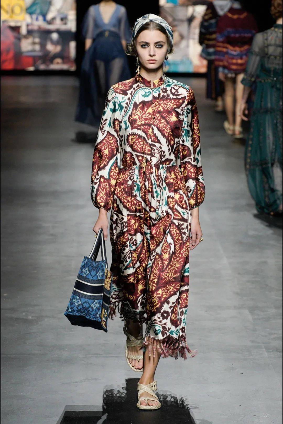 Lucia|让孟美岐、杨采钰都种草的美裙子 据说穿上它才更像“文化人”？