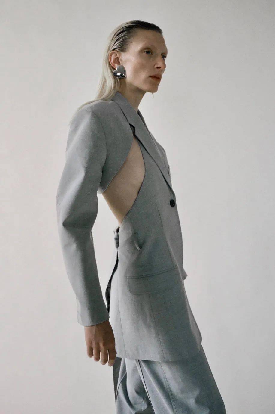 叛逆|他从Celine离职后,创立品牌短短一年火速爆红!新生代叛逆少年的禁欲系极简风~