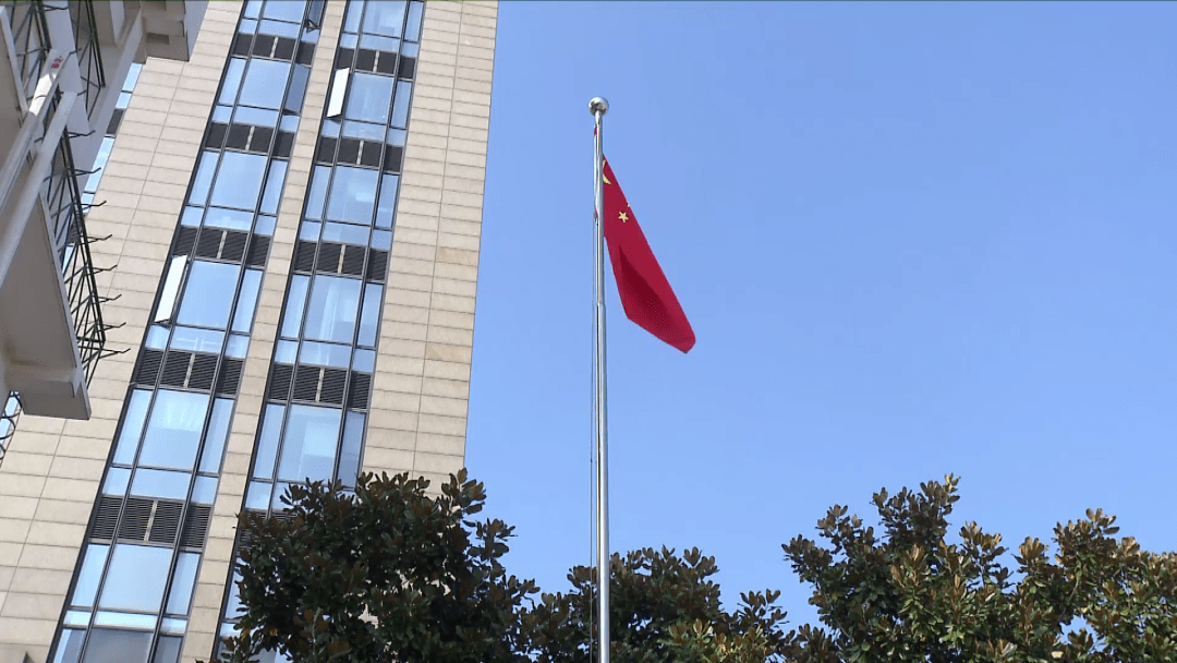 国旗下的表白:我爱你,中国!