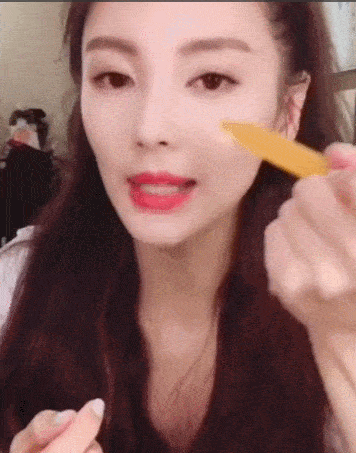 皮肤|小S“摇钱树”计划稳了！母女同登封面似姐妹这是医美的力量？