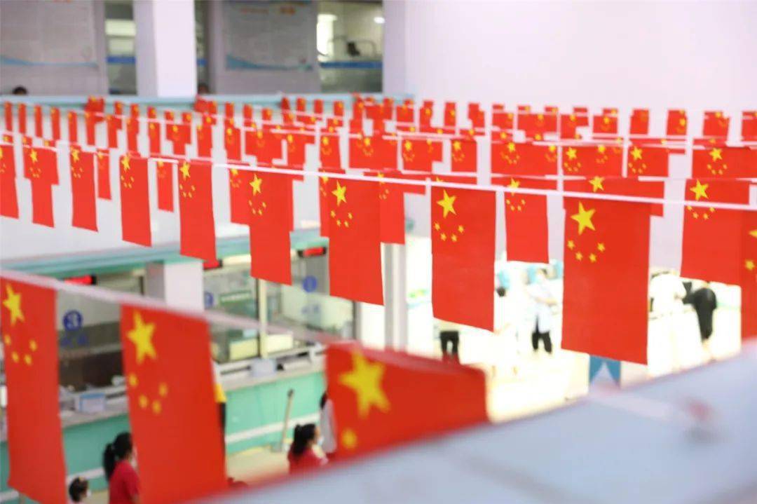 国旗艳 医心丹 | 青岛西海岸新区中心医院点亮国旗icon,一起表白祖国!