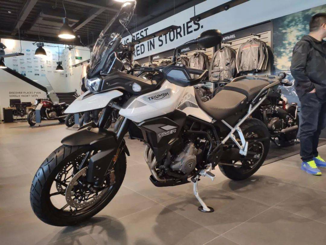 007同款座驾凯旋tiger900国内发布128895元起进口中量级adv竞争激烈