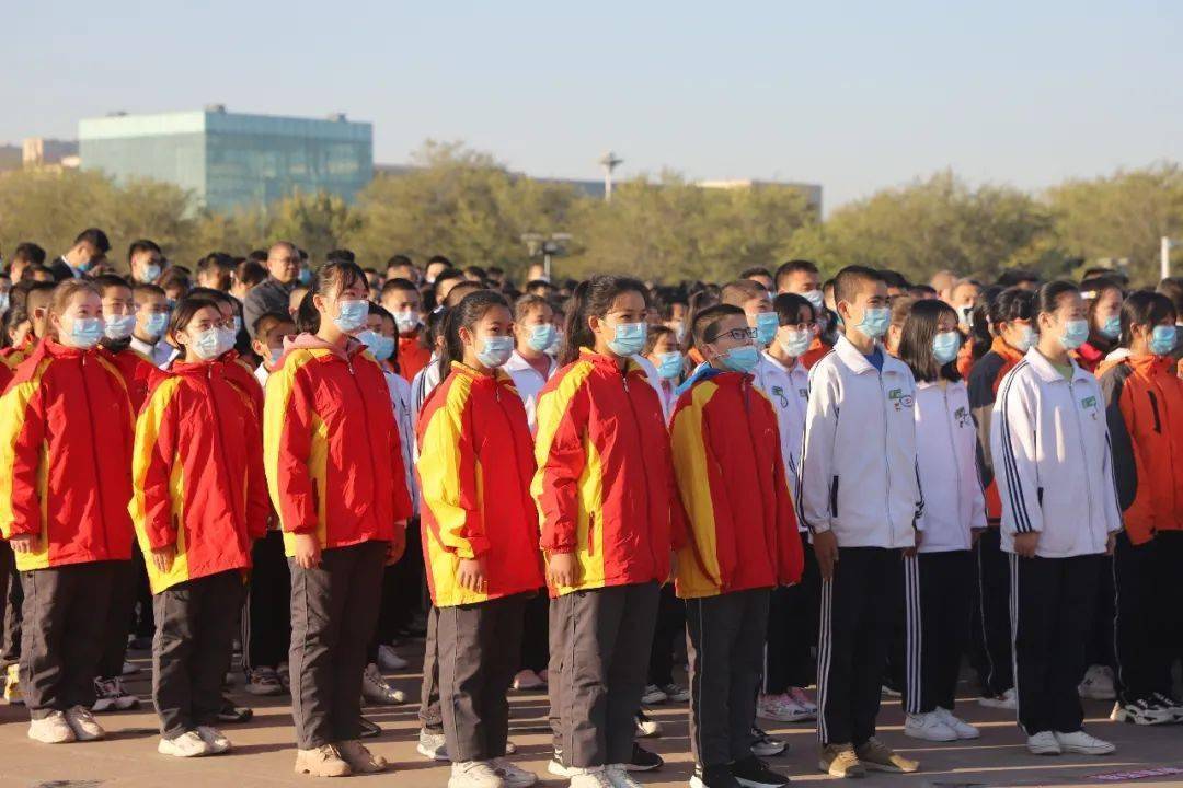 喜迎国庆石河子第十中学德育处主任赵婕说"今年是中华人民共和国成立