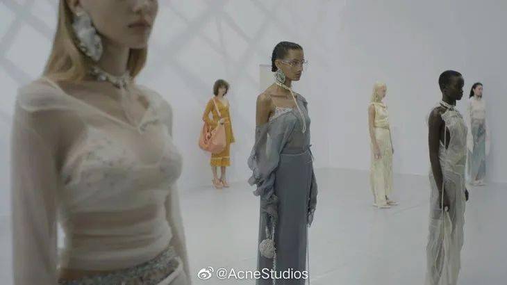 Lye|T型台 | 真·直播看秀，Balmain玩出花了