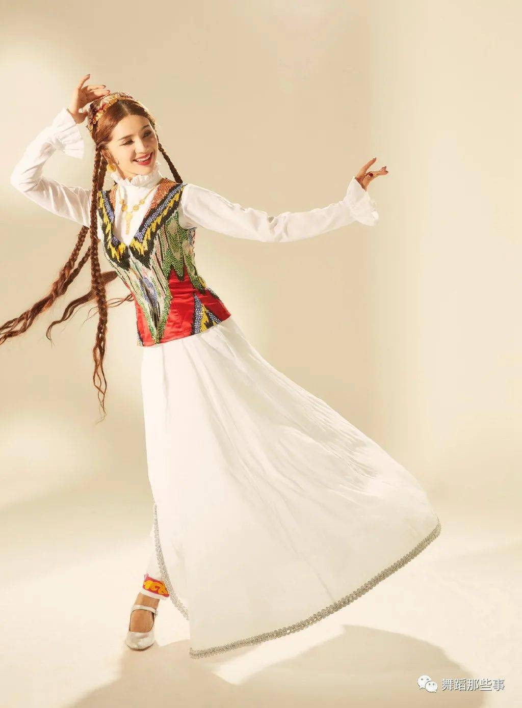 99年维吾尔族美女模特王星辰最新写真，充满异域风情