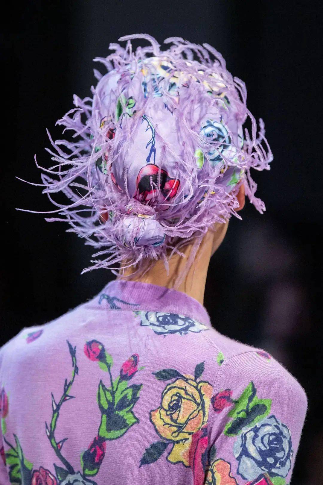 Gurung|犹如花卉田园诗的超美礼服设计，来自尼泊尔的＂名媛杀手＂设计师，美国第一夫人都爱他！