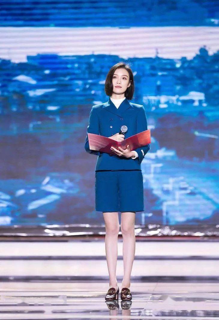 西服|被腿更长的她“抢”了代言,小S心服口服