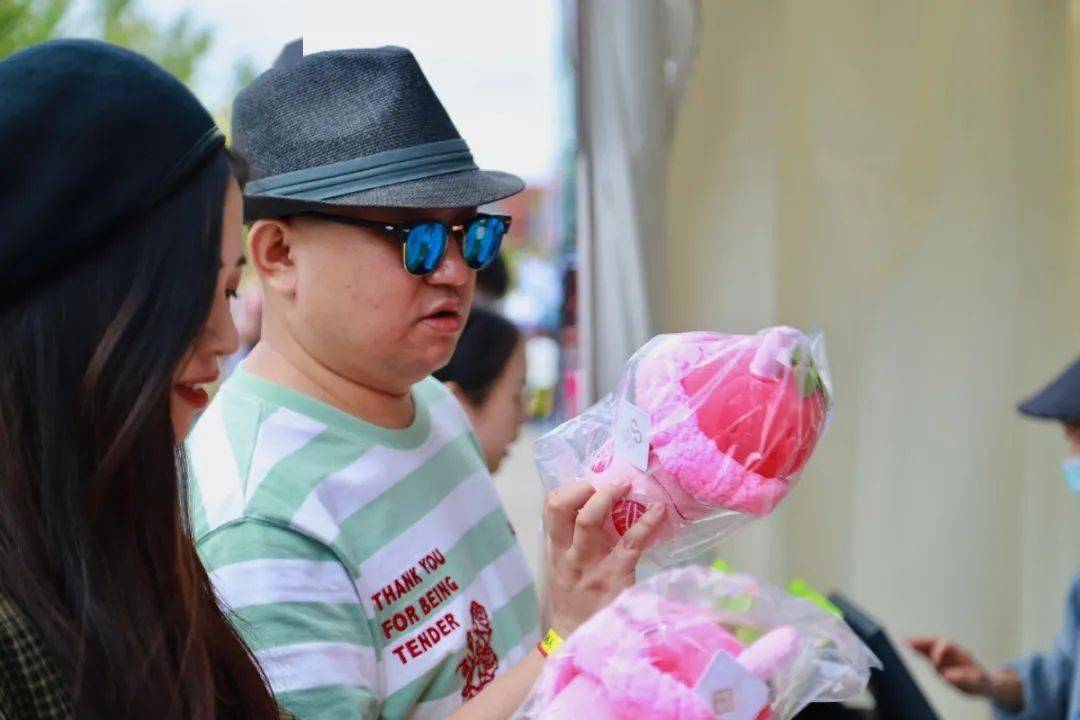 音乐节|就在刚刚！草莓音乐节现场，奈雪又去搞事情了！