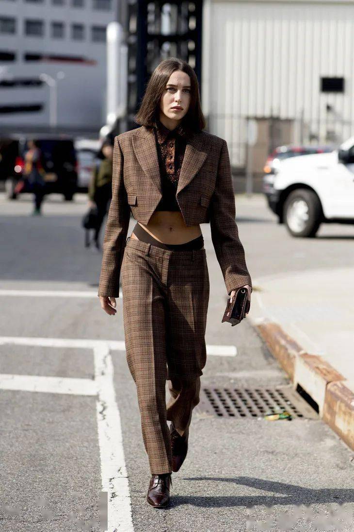 西服|被腿更长的她“抢”了代言,小S心服口服