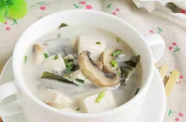 海带豆腐蘑菇汤