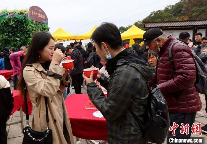 国庆景区无人值守“一元午餐” 设自助称体重