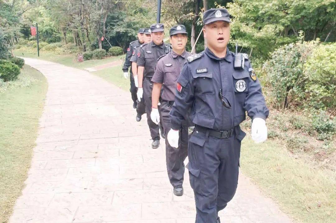 八人口9光_人口普查图片(2)