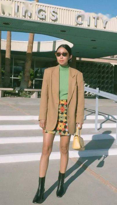 什么|穿衣搭配：外套里面穿什么？这3款基础内搭让你时髦整个秋天！