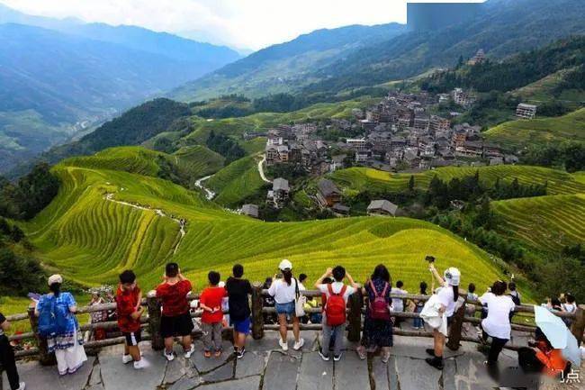 国庆假期前4天4.25亿人次出游，旅游收入3120.2亿元！