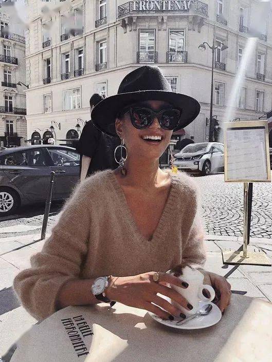 什么|穿衣搭配：外套里面穿什么？这3款基础内搭让你时髦整个秋天！