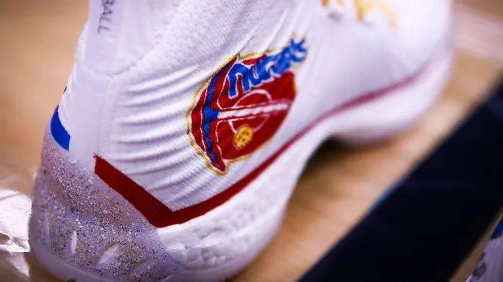 Waffle|侃鞋丨阿迪达斯的2020：惨痛之下，仍有光芒