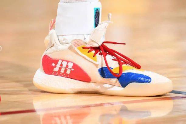 Waffle|侃鞋丨阿迪达斯的2020：惨痛之下，仍有光芒