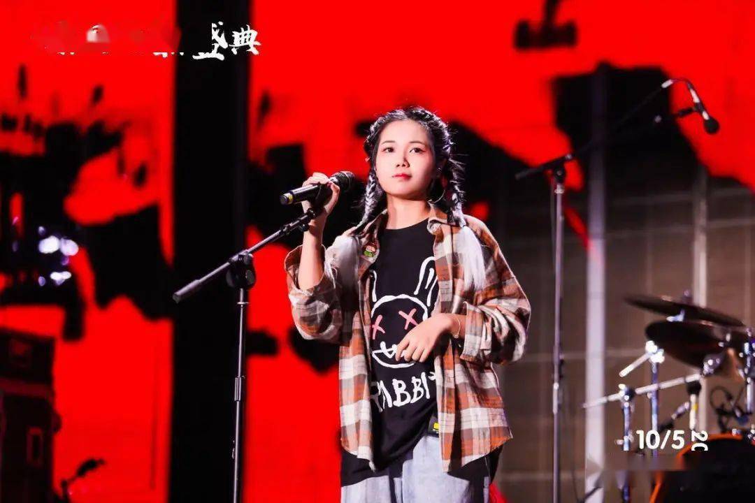 知名歌手歌曲合集 180a40fadbd34a5a97b87a7c90ce4148.jpeg