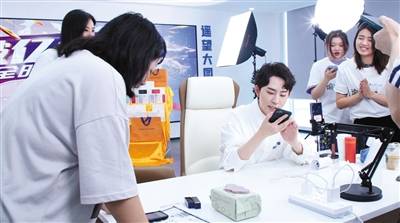 直播|假期开启带货“盛宴”主播提前一个月备战