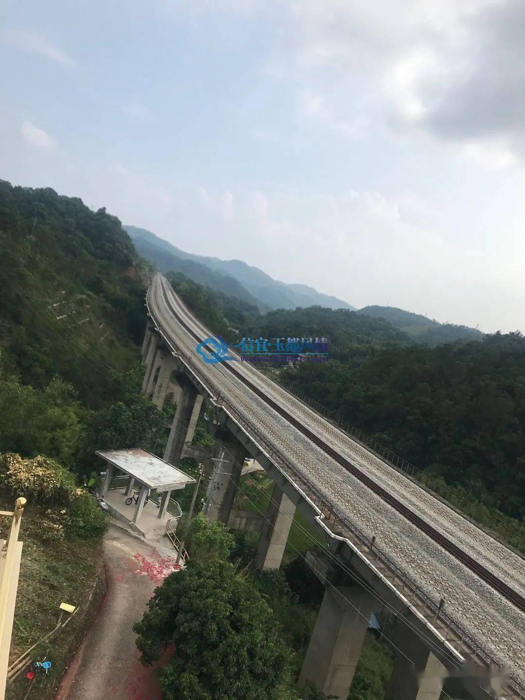 历史上信宜除洛湛铁路外未曾有过铁路那么池洞这个火车站是