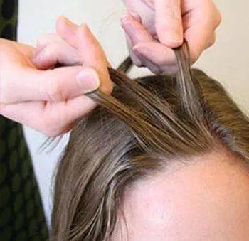 发型|2款让人看起来非常唯美的发型，中长发柔美编发！