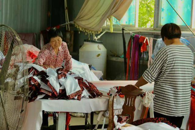 汉服|山东曹县三分天下汉服市场，一件汉服卖3.5万，年入千万不是梦