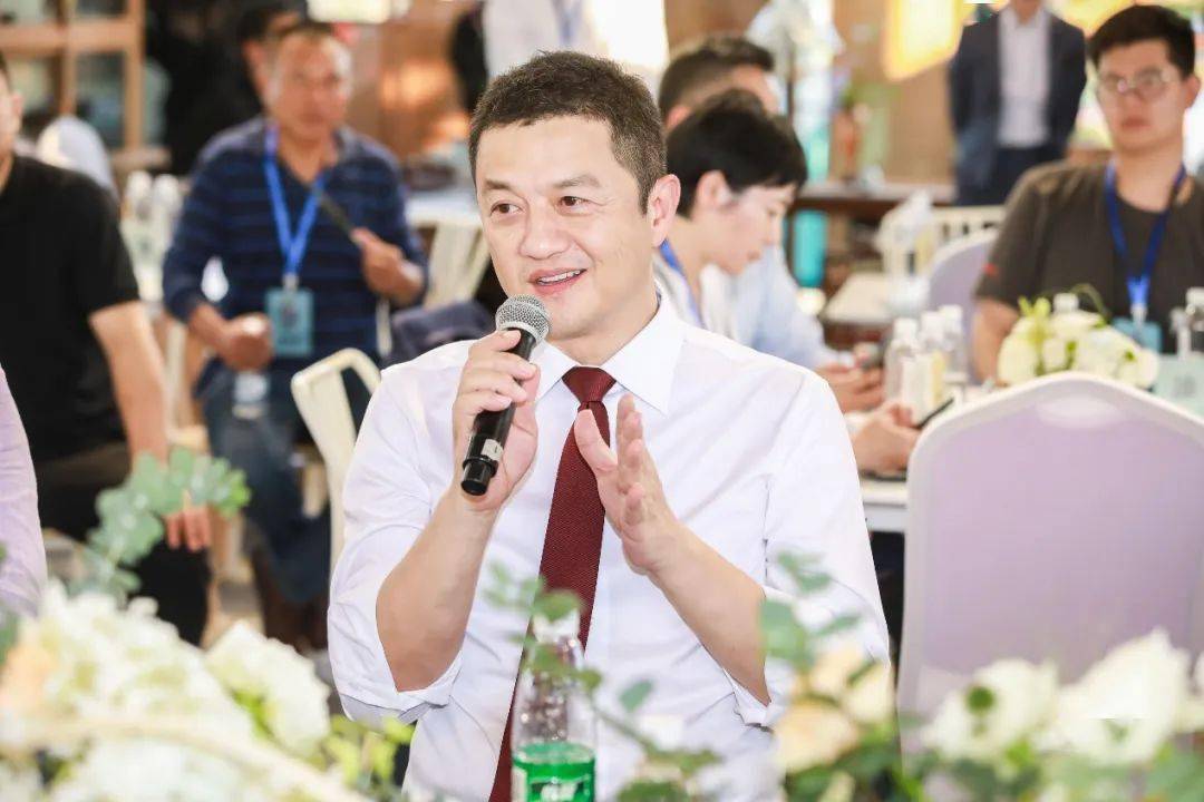 中书资源品牌发布会在赣州盛大开幕,李亚鹏启动文化地产圆桌论坛