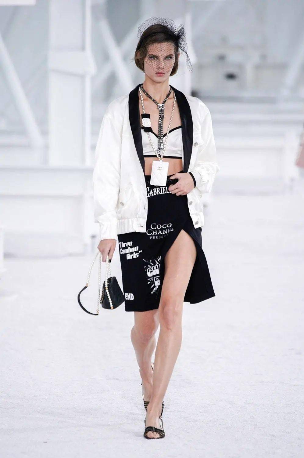 系列|穿香奈儿的女人，不需要时髦