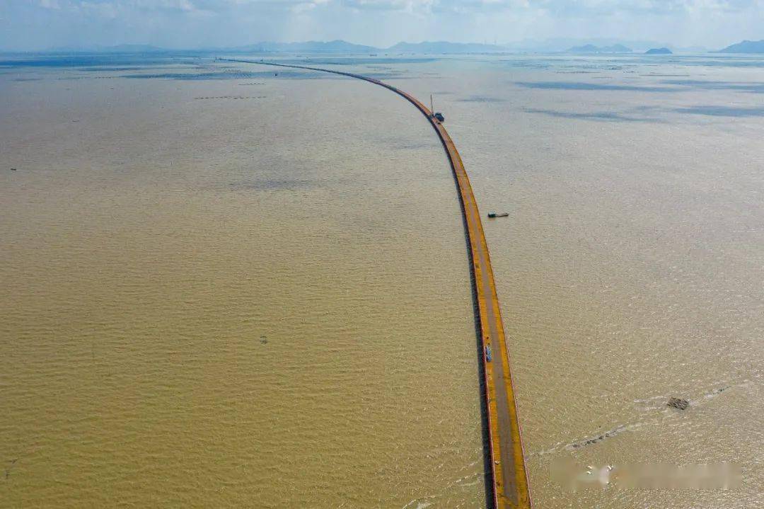 台山通往珠海的"黄茅海跨海大桥"建设神速!钢栈桥拔"海"而起!