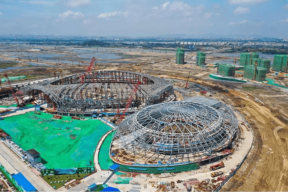 建筑呈现在眼前,这便是正在紧张建设中的汕头大学东校区暨亚青会主