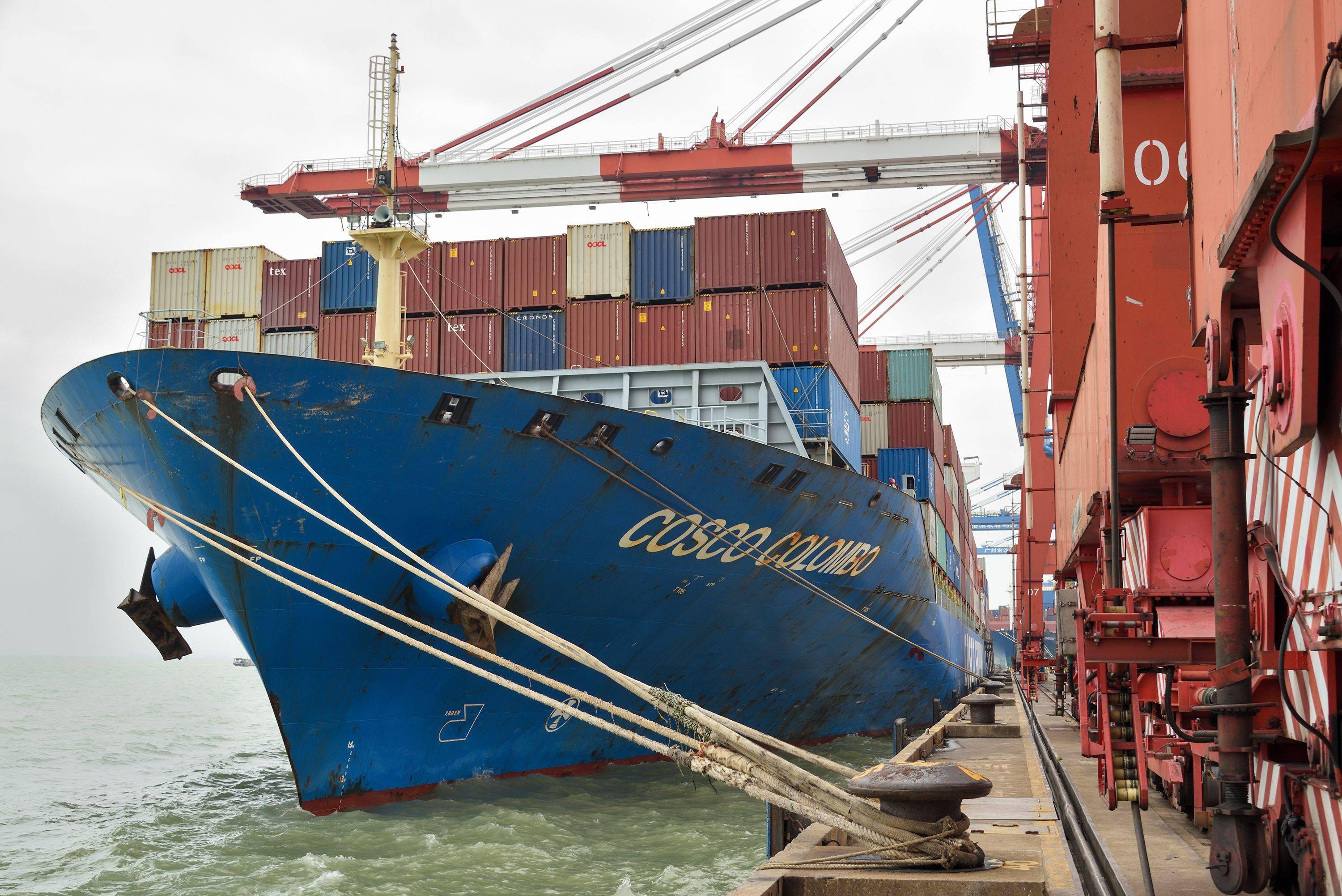 首趟中亚班列货物从广州港南沙港区装船出海