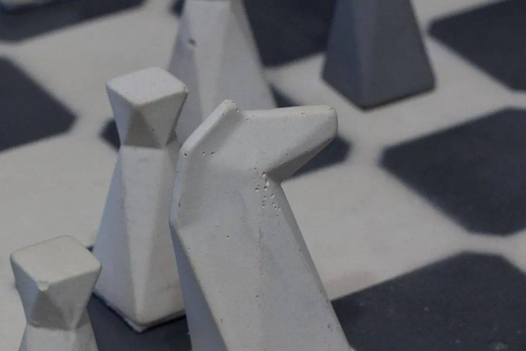 棋子|建筑大师为何都要设计自己风格的国际象棋？