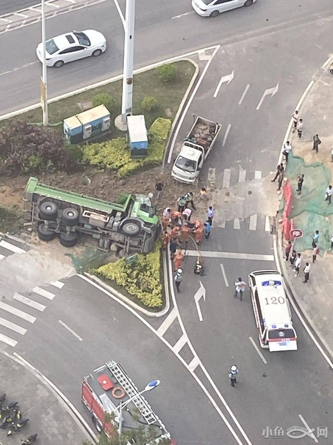 骑手当场身亡!厦门近日发生多起惨痛车祸,还有人被撞倒做开颅手术.