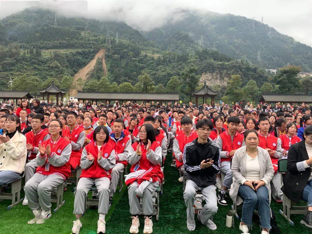 国际著名钢琴家  郎朗 携郎朗艺术基金会"快乐的琴键" 走进汶川县