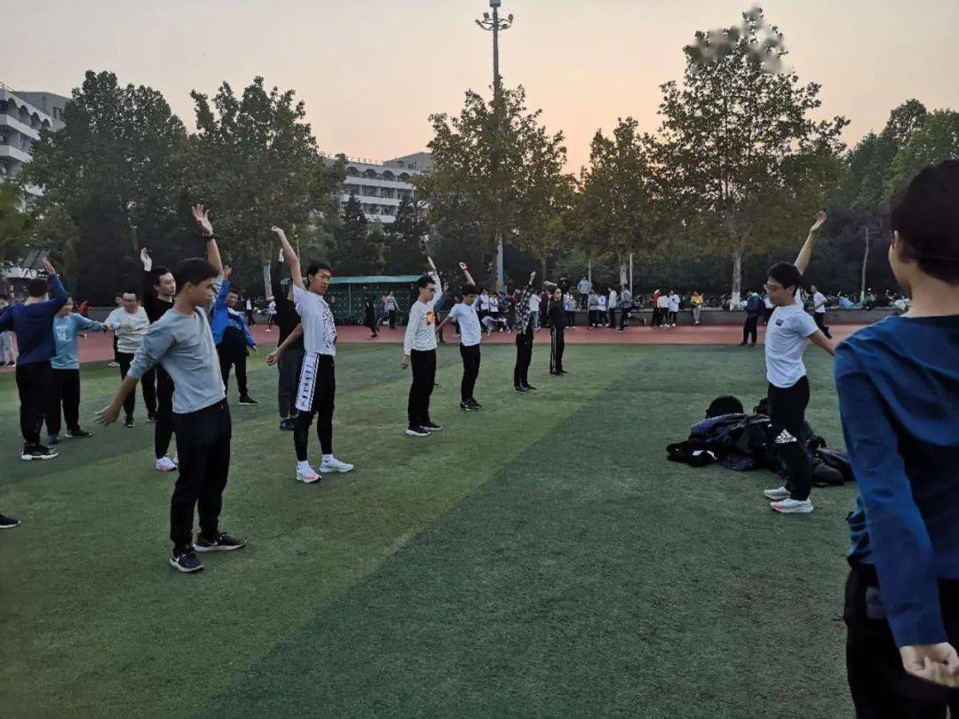 怎么做手机动态桌面 c77e9fa598f84931b19e10233aa68bdd.jpeg