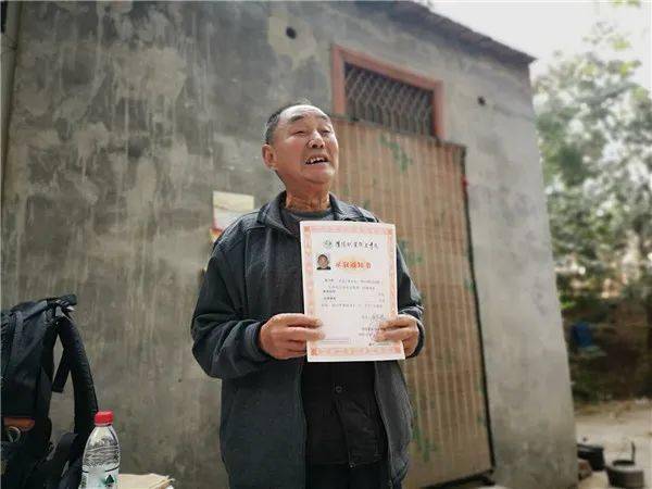 柳玉春|71岁终圆大学梦！河南五战高考老人今日入学