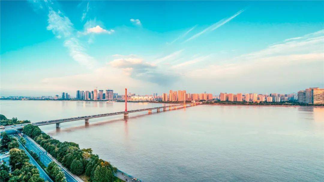 2020年两岸gdp对比_中国2020年gdp