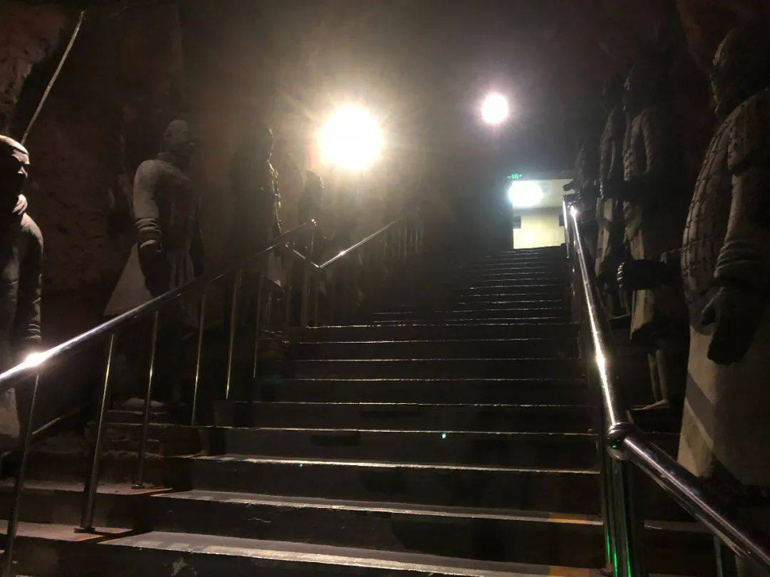 太离谱了，我被骗去看了西安最真的假兵马俑