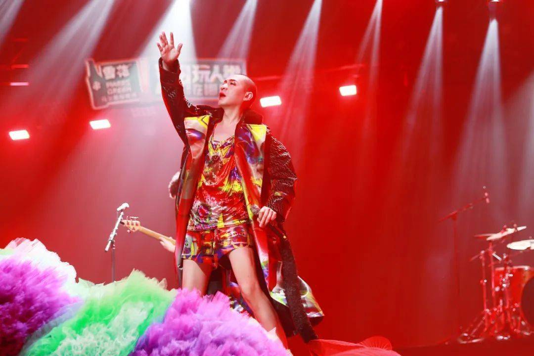 服装|二手玫瑰要进军潮流界了吗？