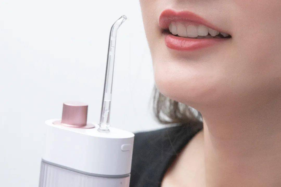 口腔|专业牙医也在用的冲牙器，1秒滋出牙缝残渣，爽！