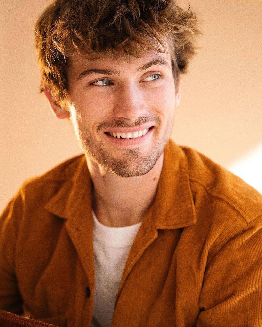 时尚|年度时尚美剧，我一天看完并爱上了全剧所有的男人！