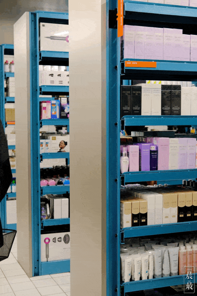 菜市场|新天地惊现美妆“菜市场”，水果和化妆品一起卖？| 小姐姐变美计划