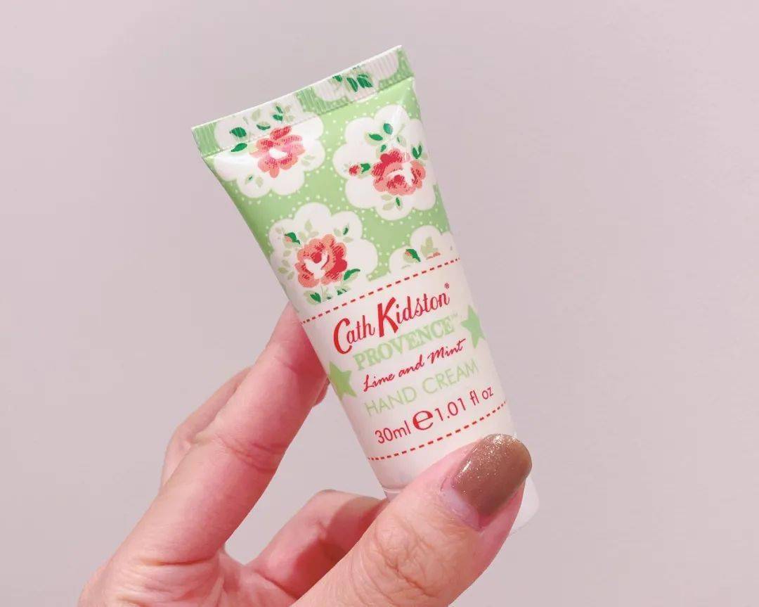 Kidston|刘涛戴400万珠宝、5年还3亿买豪宅，却被嘲不配、手糙得像砂纸？