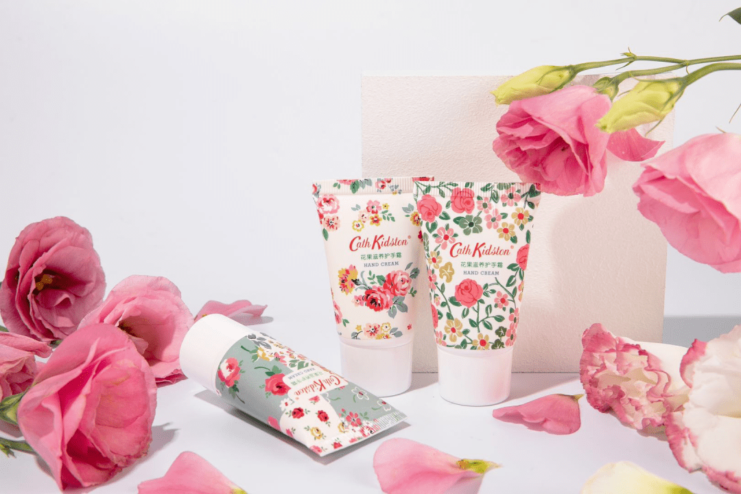 Kidston|刘涛戴400万珠宝、5年还3亿买豪宅，却被嘲不配、手糙得像砂纸？