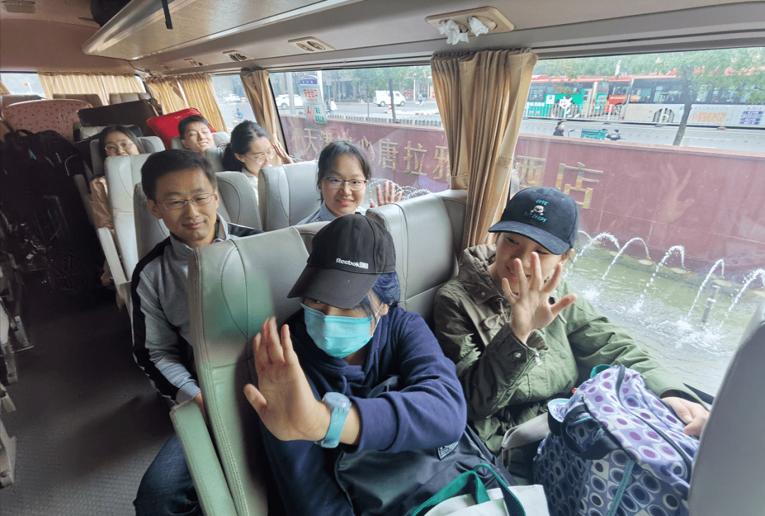 专车|今年“最暖”迎新举措！这所名校派专车到家门口接新生入学