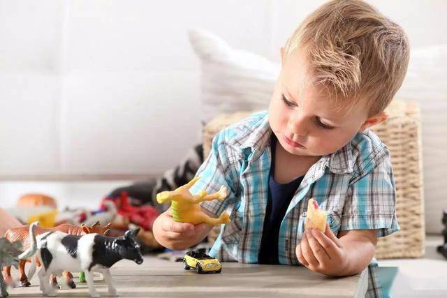 端倪|孩子是不是读书的料，三岁前就能看出端倪，几个表现已给了你答案