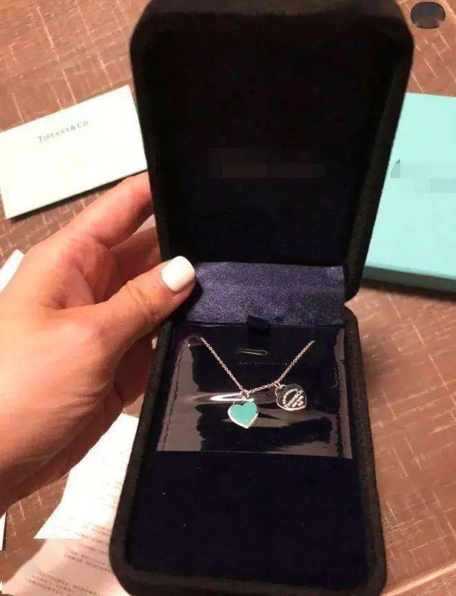 蒂芙尼|暴雷！陈浩民娇妻卖“大牌珠宝”翻车，千元买真金白银，它不香吗？