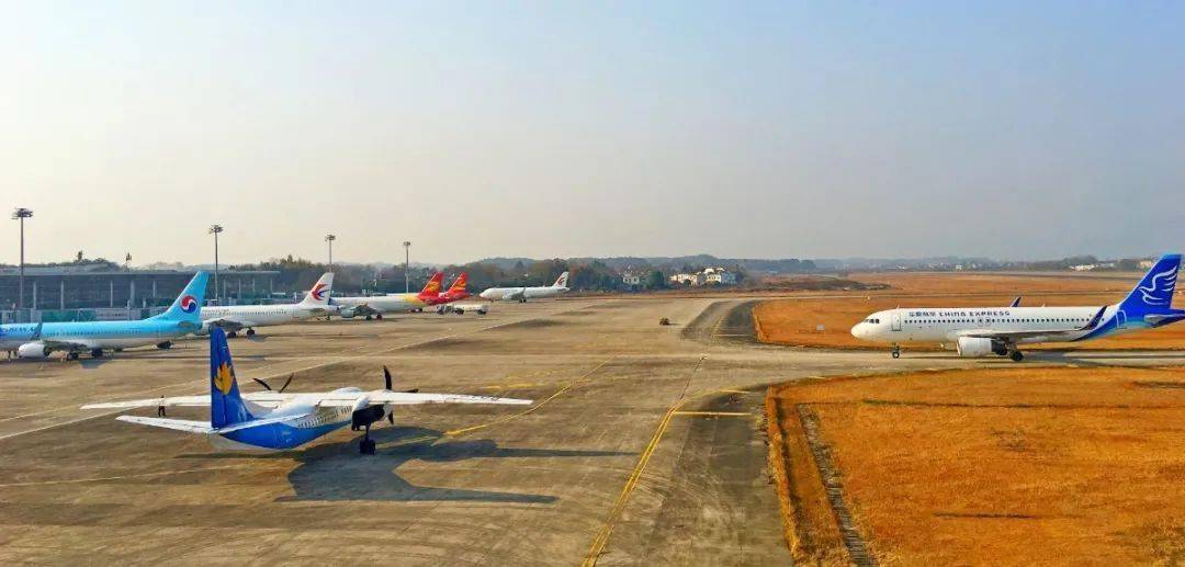 将于10月25日全面开启本次换季黄山机场将进一步优化航线结构新增烟台