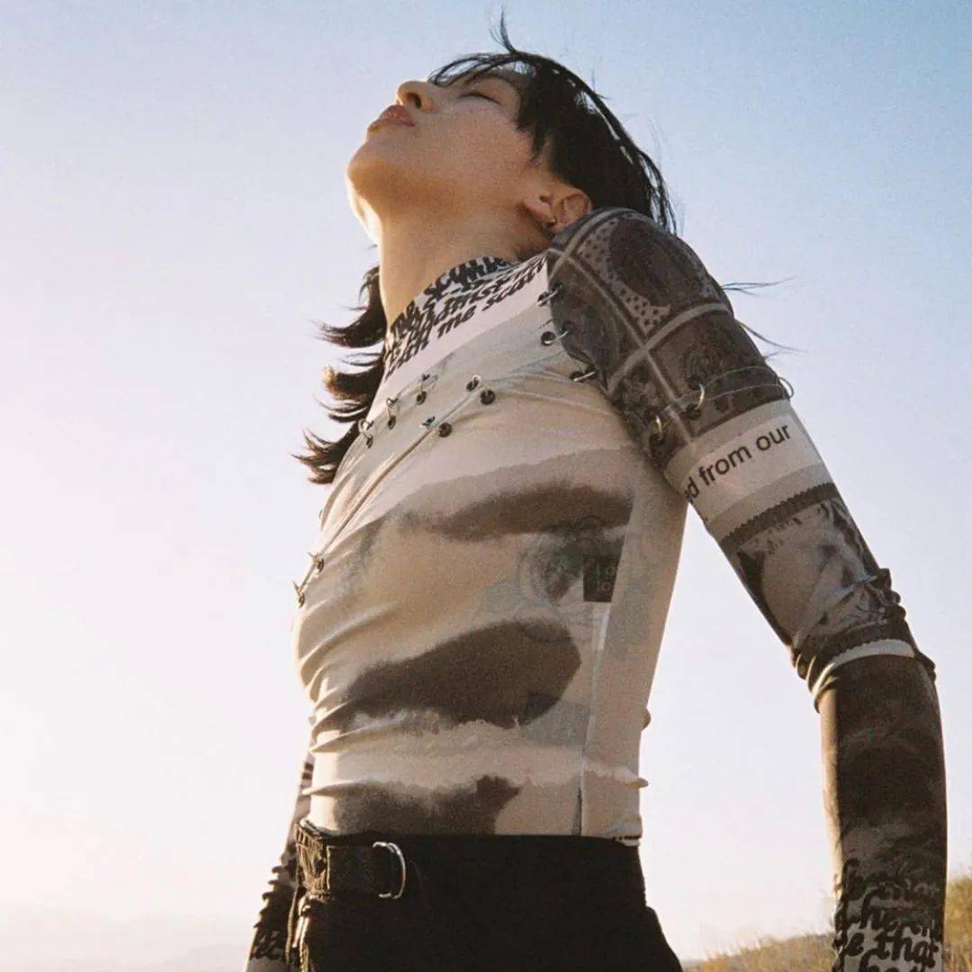 链条|易烊千玺被绑凳子上?时尚圈的链子有点厉害!