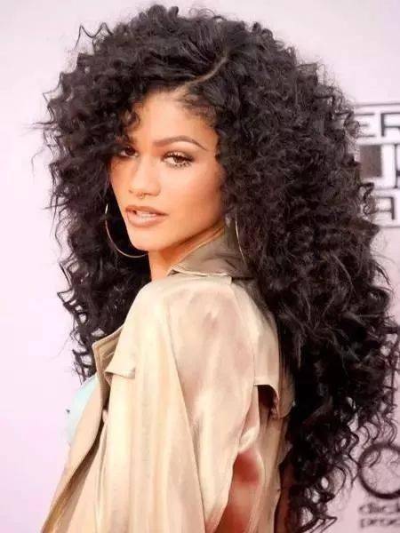 刘海|秒杀渣女大波浪！泫雅同款“泡面头”火了，get到这个发型今年秋冬美翻天！